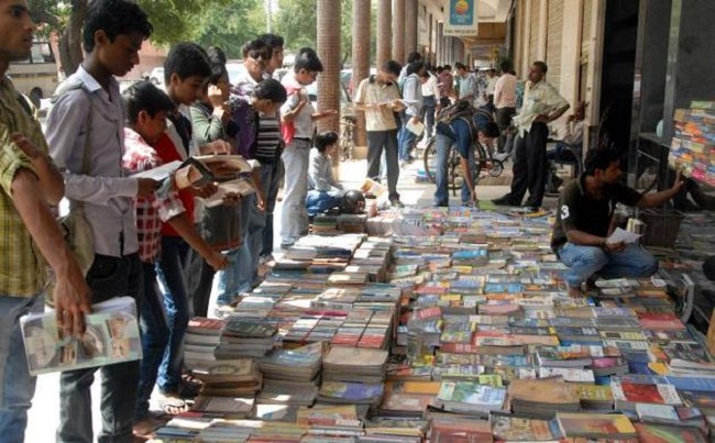 sunday-book-market-delhi