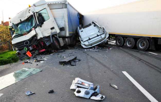Top 3 Strong Reasons To Hire A Truck Accident Lawyer